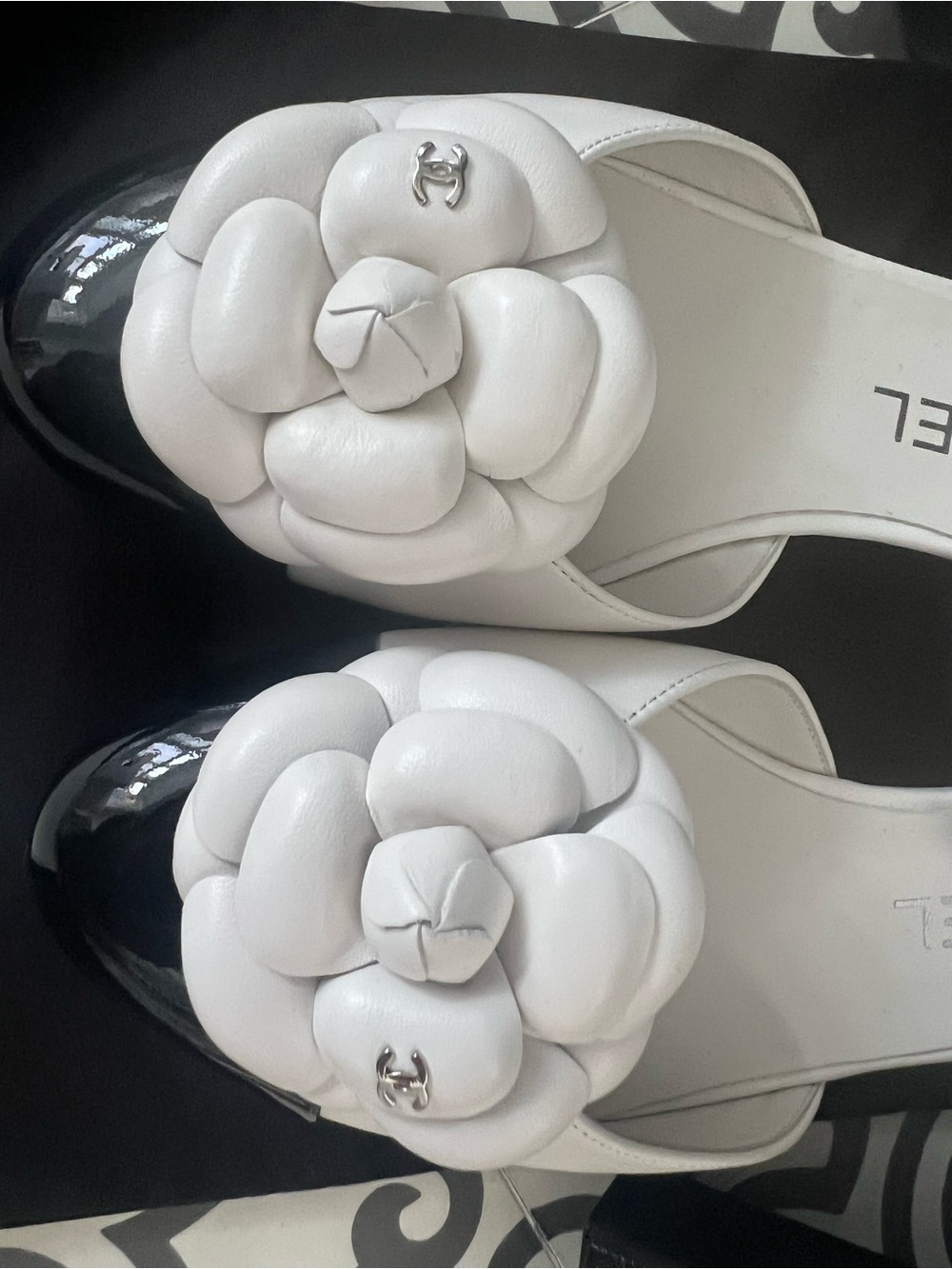 NEW CHANEL White Leather Camellia Mary Jane Mules with Black Cap Toe - Picture 5 of 12
